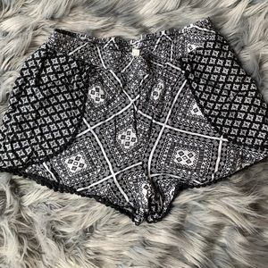 Miami black and white cute shorts